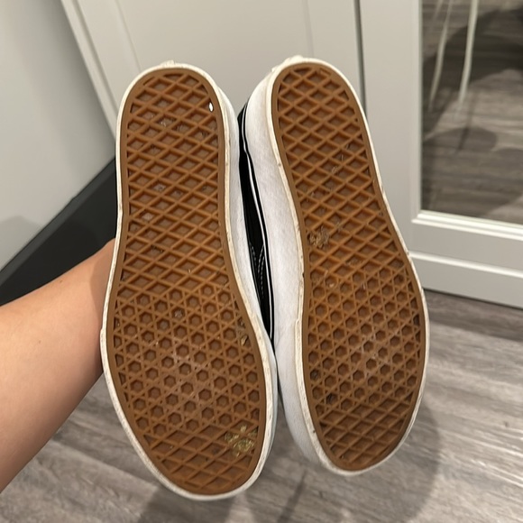 Vans - Picture 2 of 7